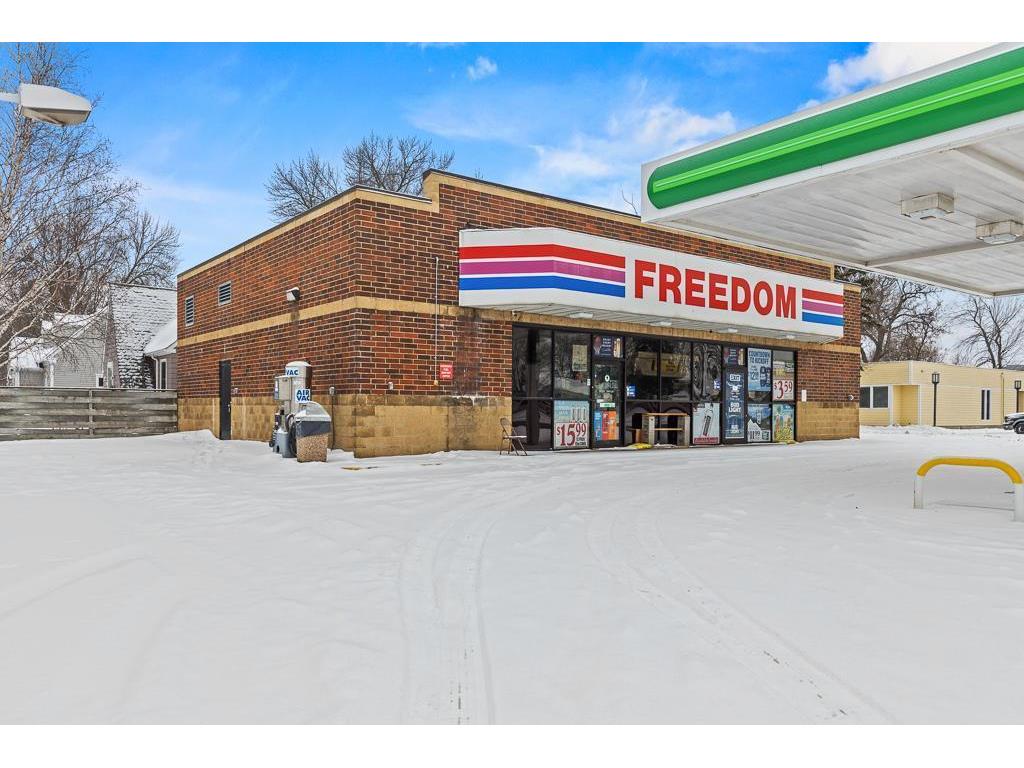 304 E College Drive Marshall MN 56258 6824657 image2