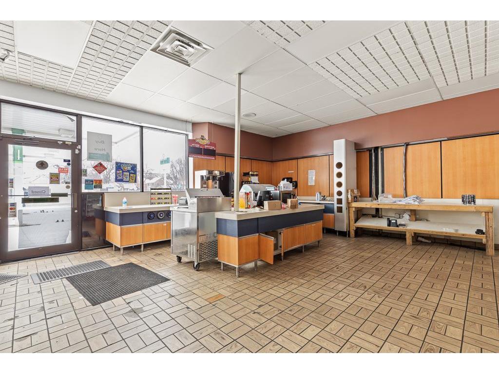 304 E College Drive Marshall MN 56258 6824657 image24