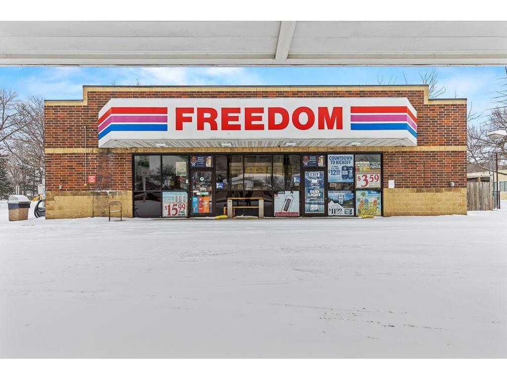 304 E College Drive Marshall MN 56258 6824657 image3