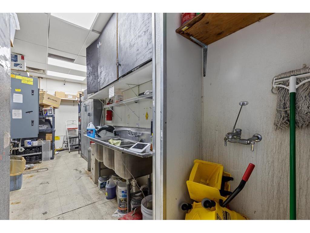 304 E College Drive Marshall MN 56258 6824657 image34