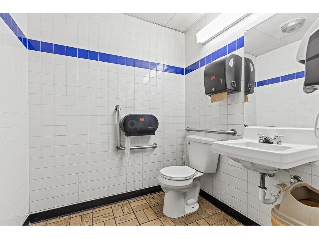 304 E College Drive Marshall MN 56258 6824657 image35