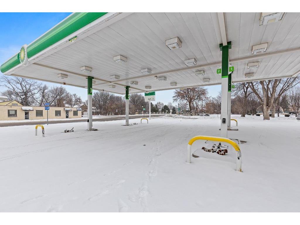 304 E College Drive Marshall MN 56258 6824657 image4