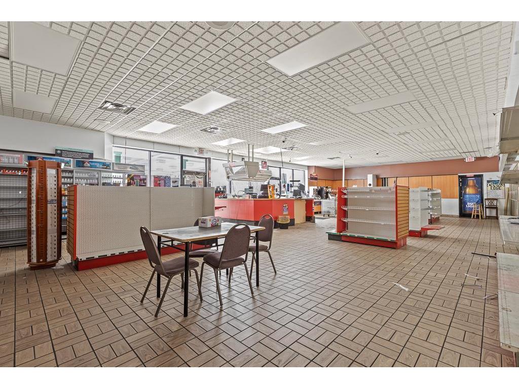 304 E College Drive Marshall MN 56258 6824657 image5