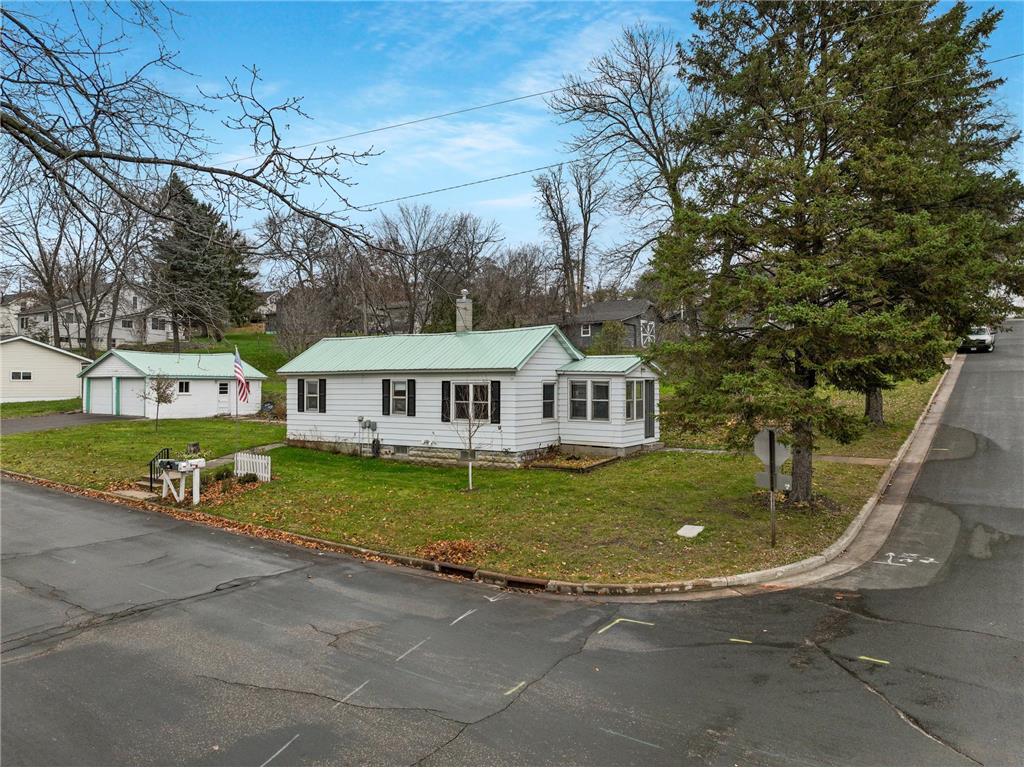 304 E Elm Street Glenwood City WI 54013 6458598 image1