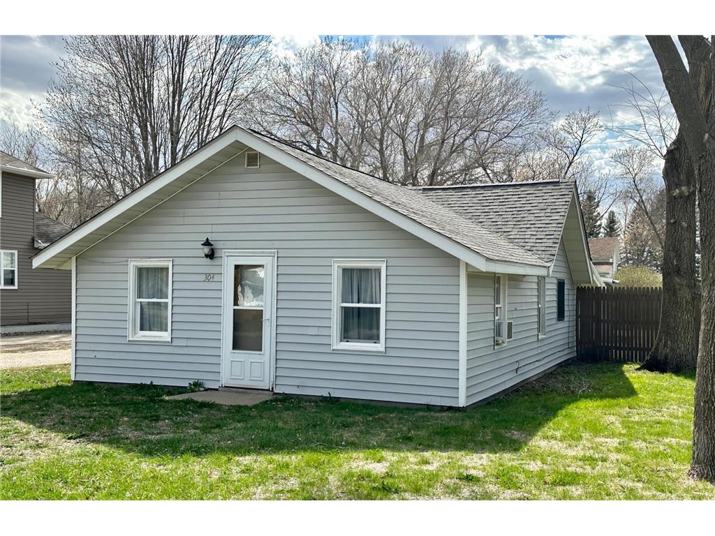 304 Legion Field Road Marshall MN 56258 6366049 image1