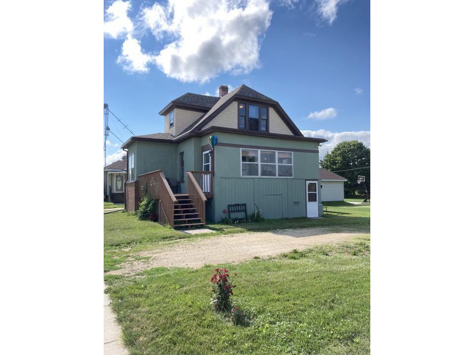 305 Cedar Street W, Houston, MN 55943 MLS 6024040 Edina Realty