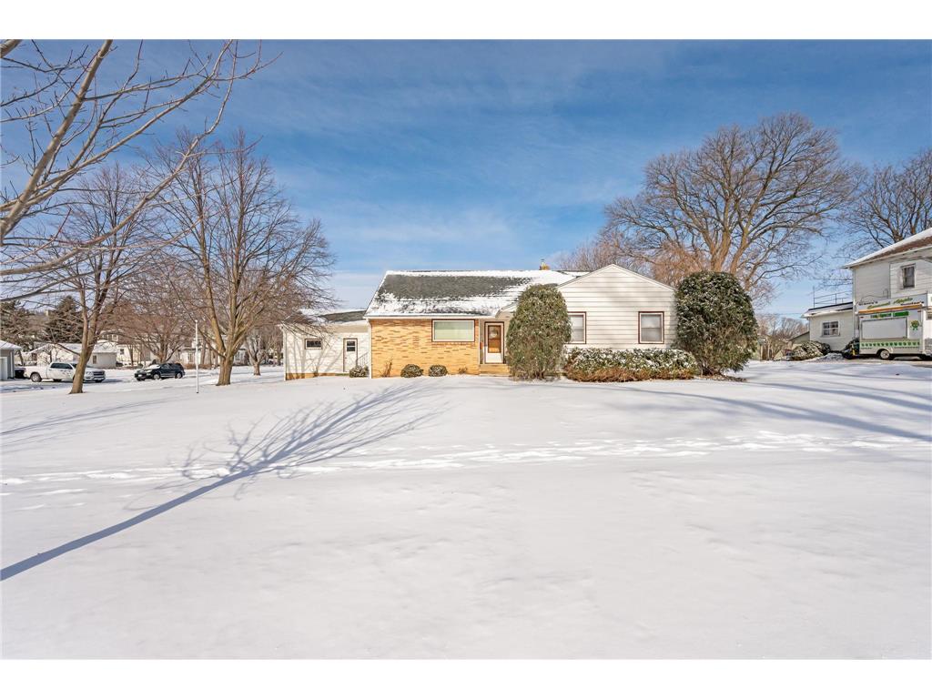 305 E 2nd Street Blue Earth MN 56013 6659747 image1