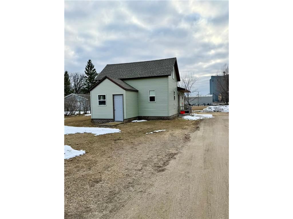 305 Harding Street S Karlstad MN 56732 7056612 image1