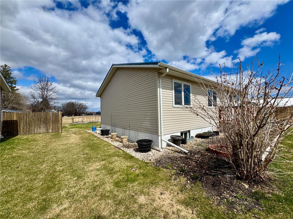 305 Lincoln Street SE Warroad MN 56763 7063444 image21
