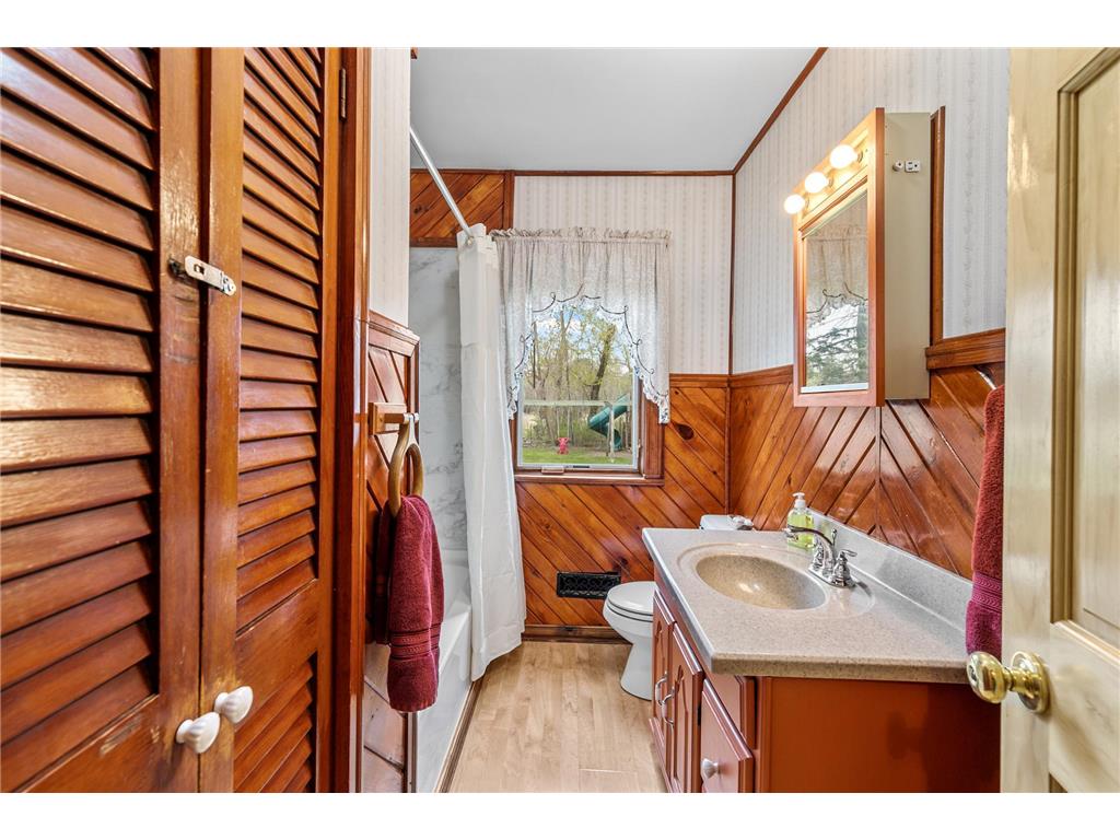 305 Main Avenue N Braham MN 55006 7073662 image32