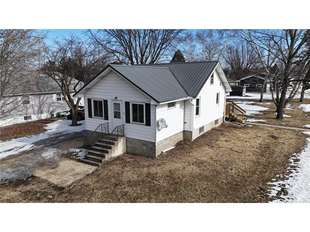 305 N Wabasha Plainview MN 55964 7021025 image1