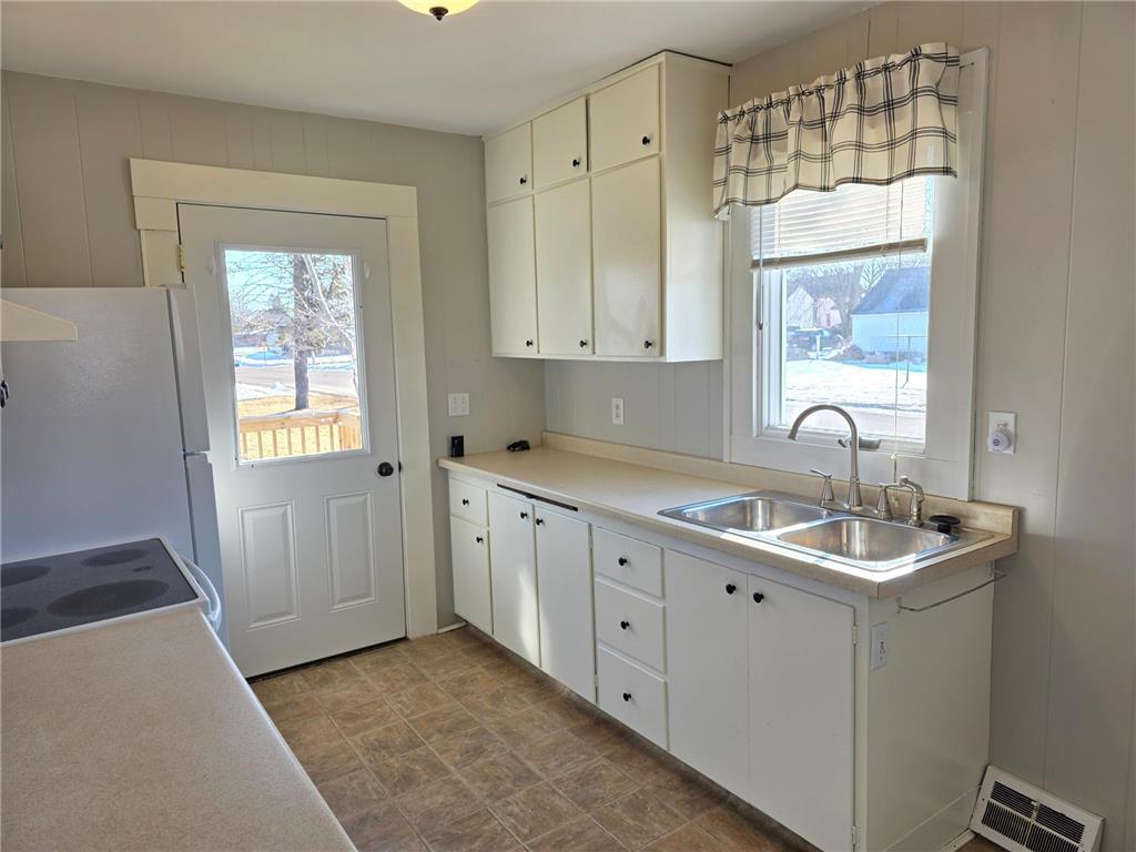 305 N Wabasha Plainview MN 55964 7092104 image14