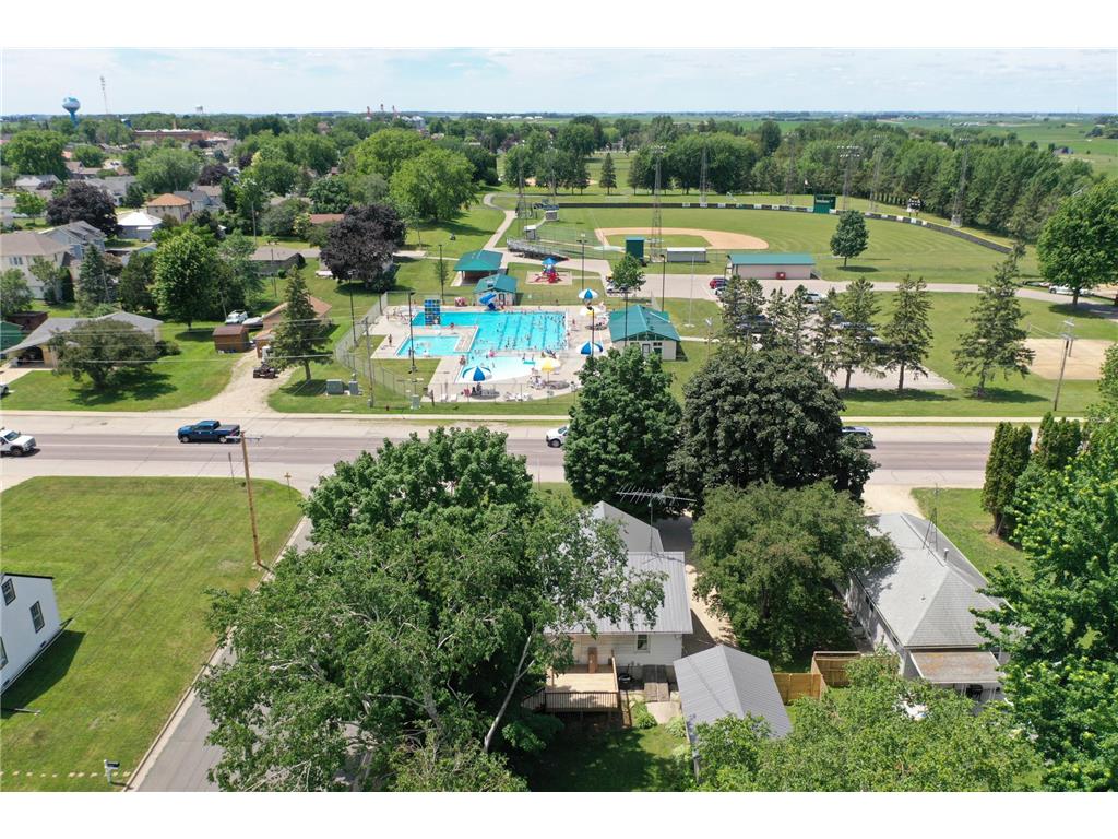 305 N Wabasha Plainview MN 55964 7092104 image3