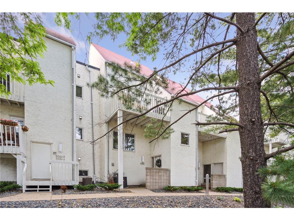 3052 Lake Shore Drive Minneapolis MN 55416 6472212 image1