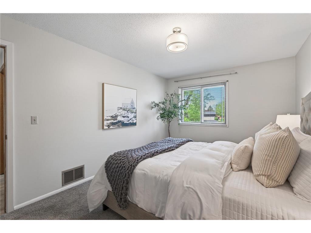 3054 Wilder Street N Roseville MN 55113 7071577 image24