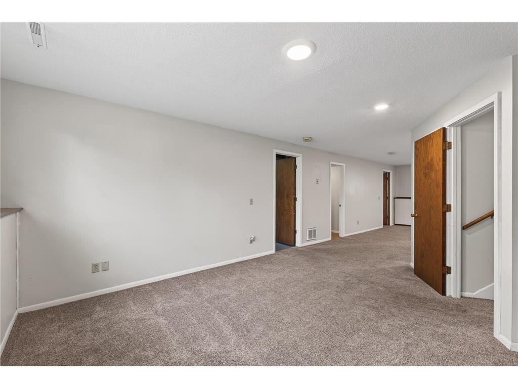 3054 Wilder Street N Roseville MN 55113 7071577 image28