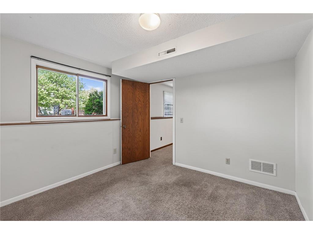 3054 Wilder Street N Roseville MN 55113 7071577 image34