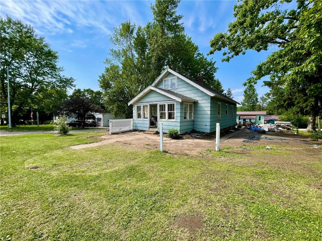 306 E Race Avenue Elmwood WI 54740 6742944 image1