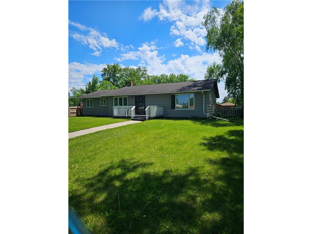 306 Elk Street NW Warroad MN 56763 6486888 image1