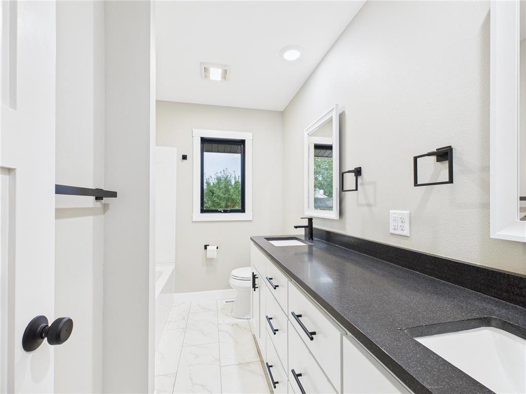 306 Elk Street NW Warroad MN 56763 6766140 image19