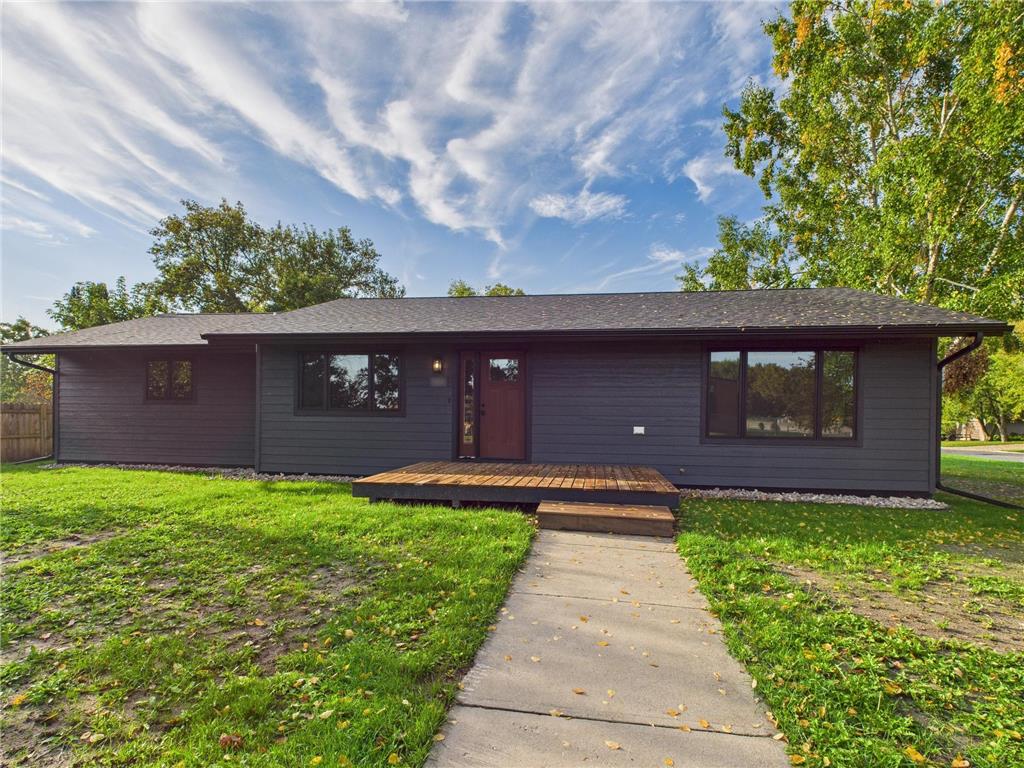 306 Elk Street NW Warroad MN 56763 6766140 image2