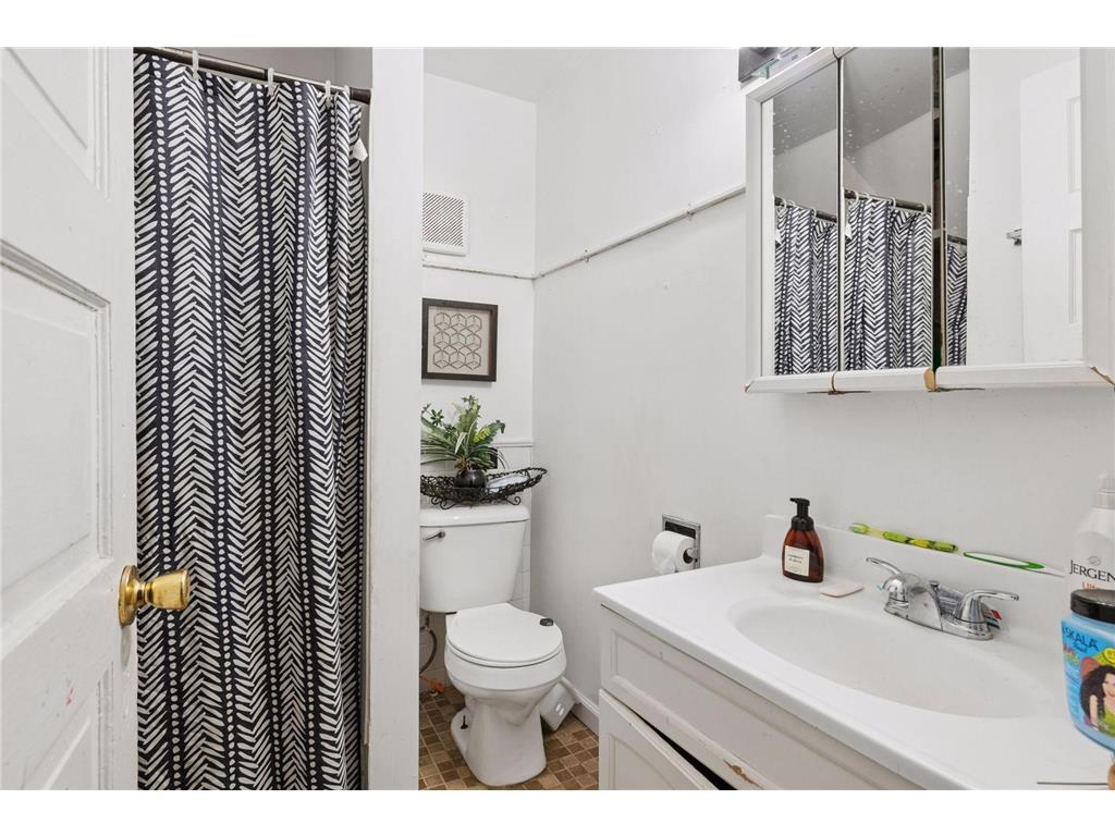 306 King Street W Saint Paul MN 55107 7036446 image15