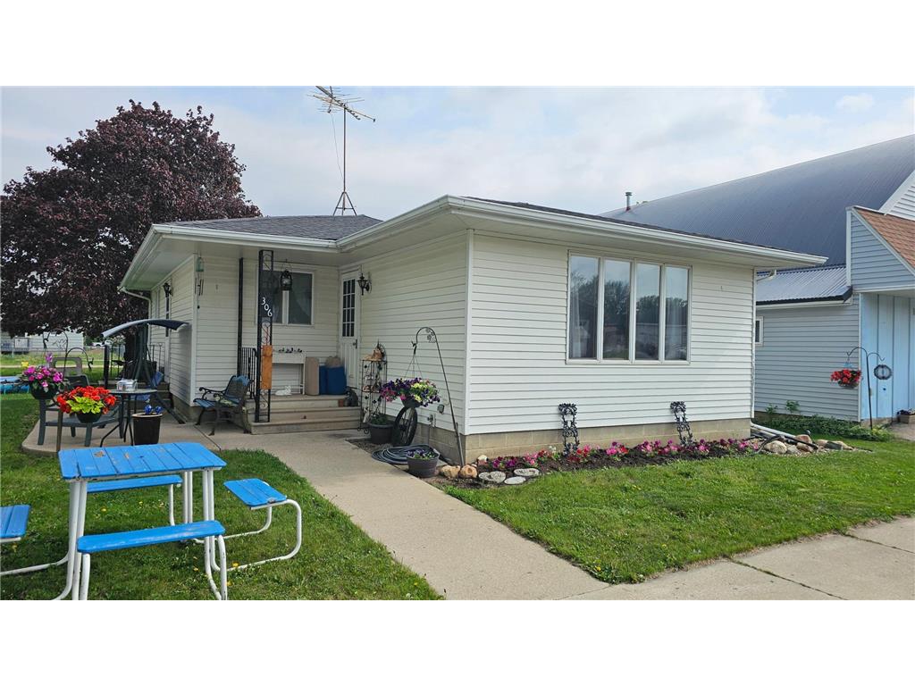 306 Main Street West Concord MN 55985 6733455 image1