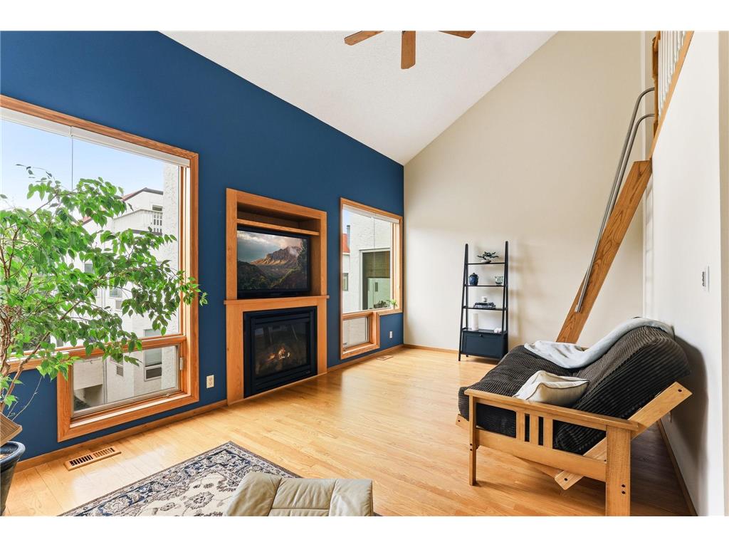 3062 Lake Shore Drive Minneapolis MN 55416 7060000 image1