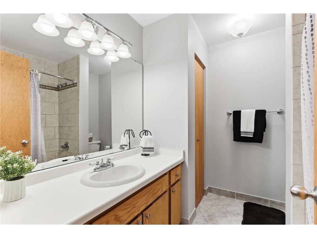 3062 Lake Shore Drive Minneapolis MN 55416 7060000 image10