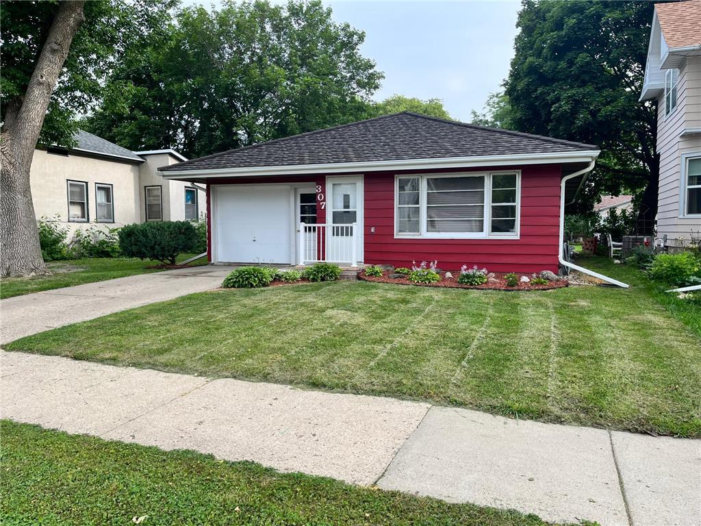 307 E 3rd Street Fairmont MN 56031 6398196 image1