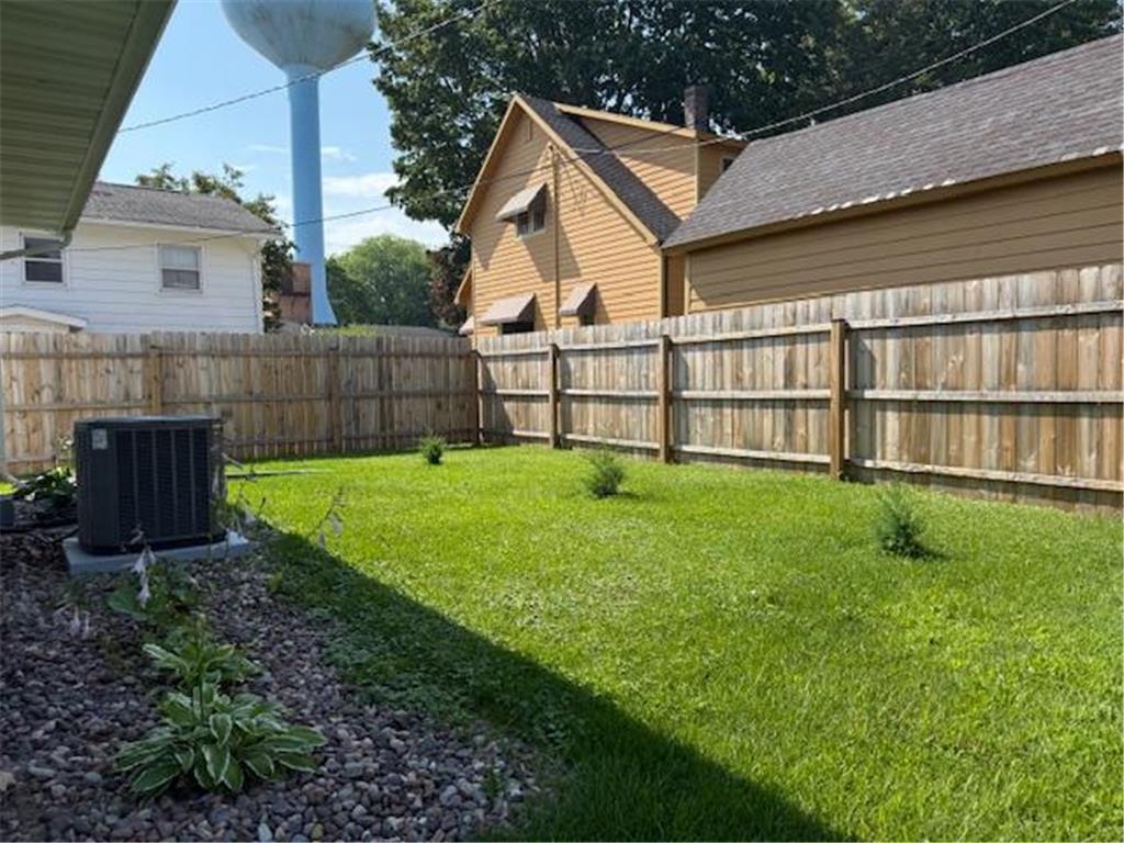 307 Main Street E Caledonia MN 55921 6761128 image4