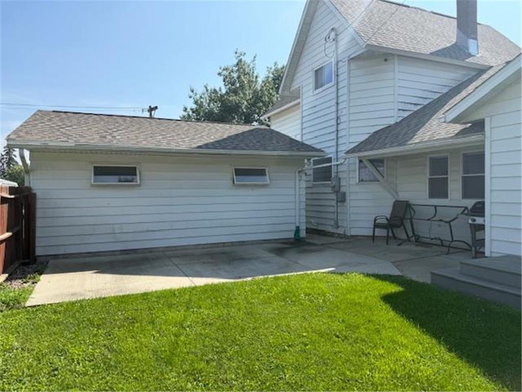 307 Main Street E Caledonia MN 55921 6761128 image6