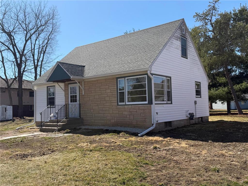 307 N Walnut Street La Crescent MN 55947 7044276 image1