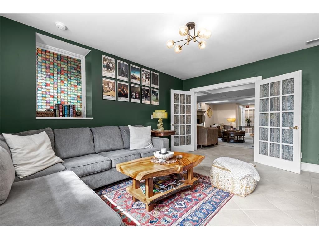 307 Ridgewood Avenue #4 Minneapolis MN 55403 7030503 image1