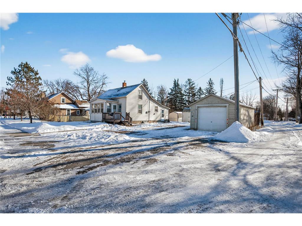 307 W 5th Street Chaska MN 55318 7004722 image1