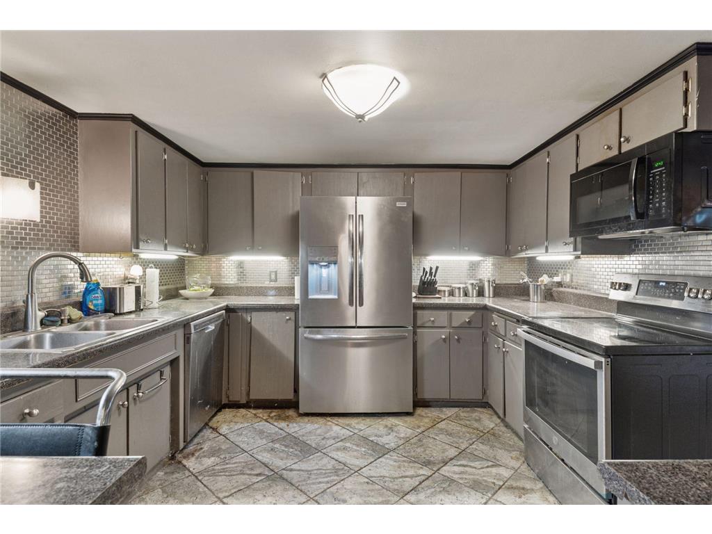 3076 Lexington Avenue N #A6 Roseville MN 55113 6815360 image8