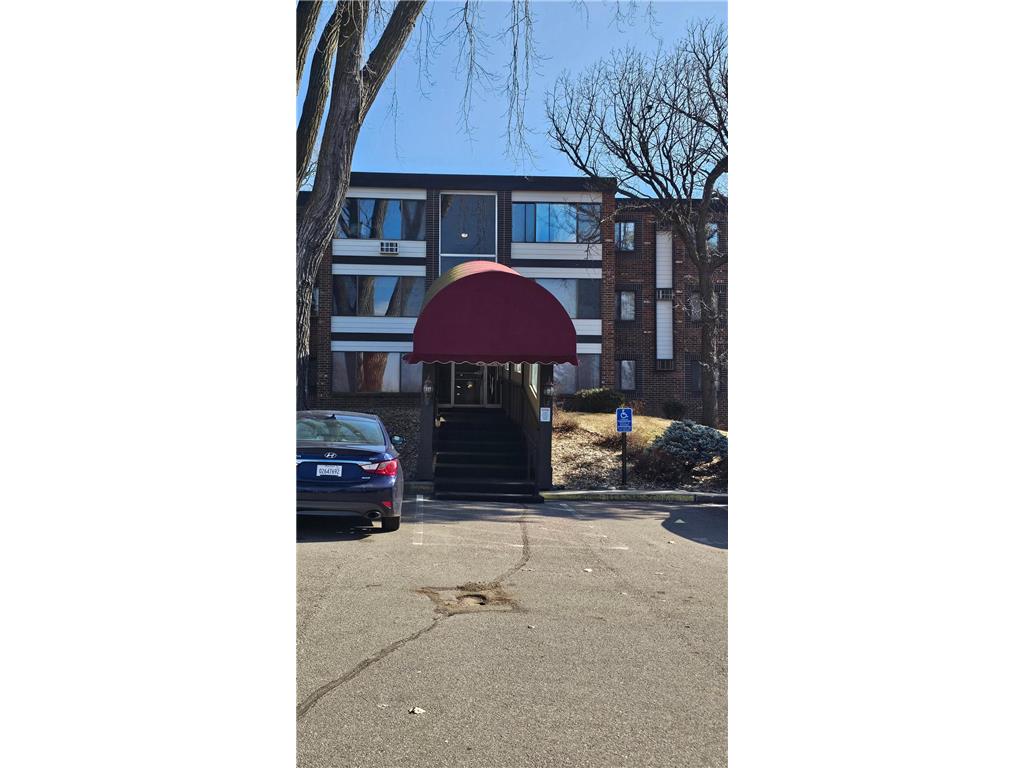 3076 Lexington Avenue N #B6 Roseville MN 55113 6483343 image1
