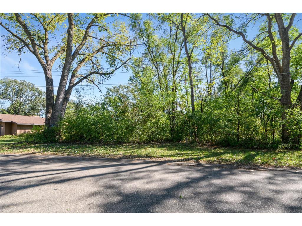 308 Lakeview Drive, North Hudson, WI, 54016 MLS 6442182 Edina Realty