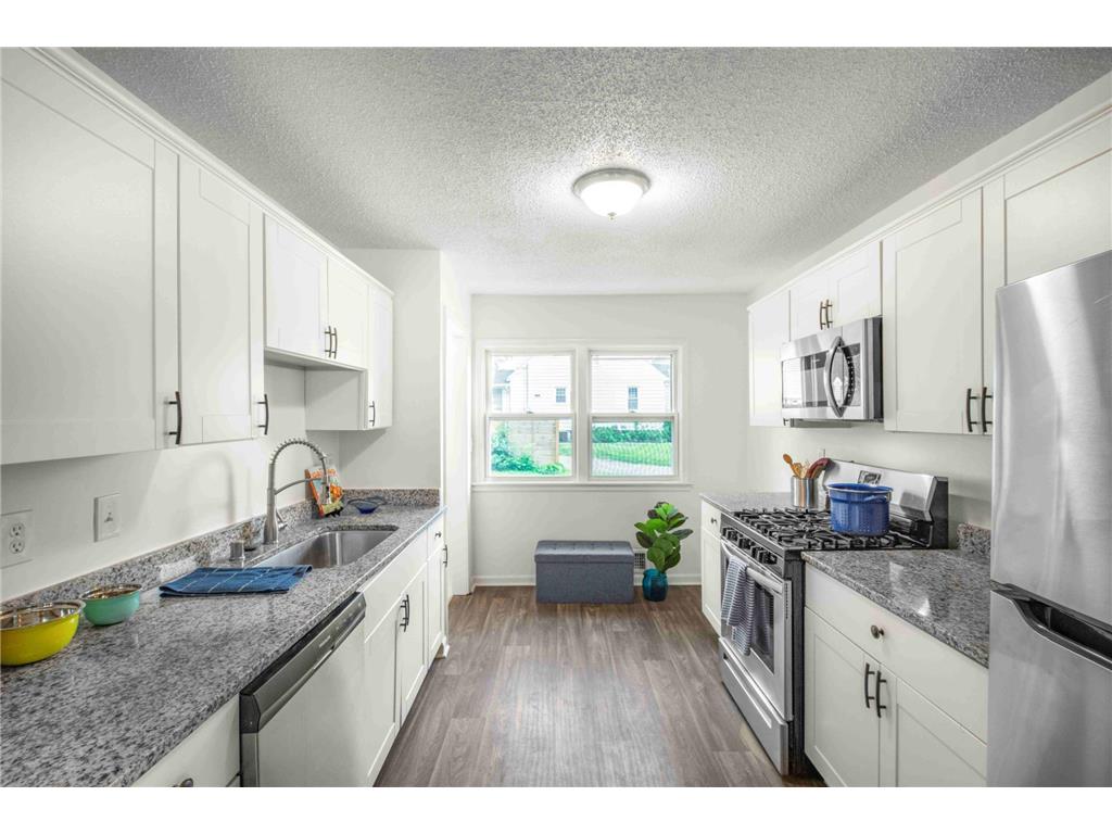 3080 Cleveland Avenue N Roseville MN 55113 6574615 image1