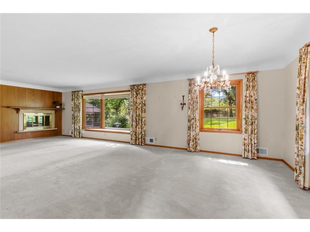 3081 Chatsworth Street N Roseville MN 55113 7027086 image11