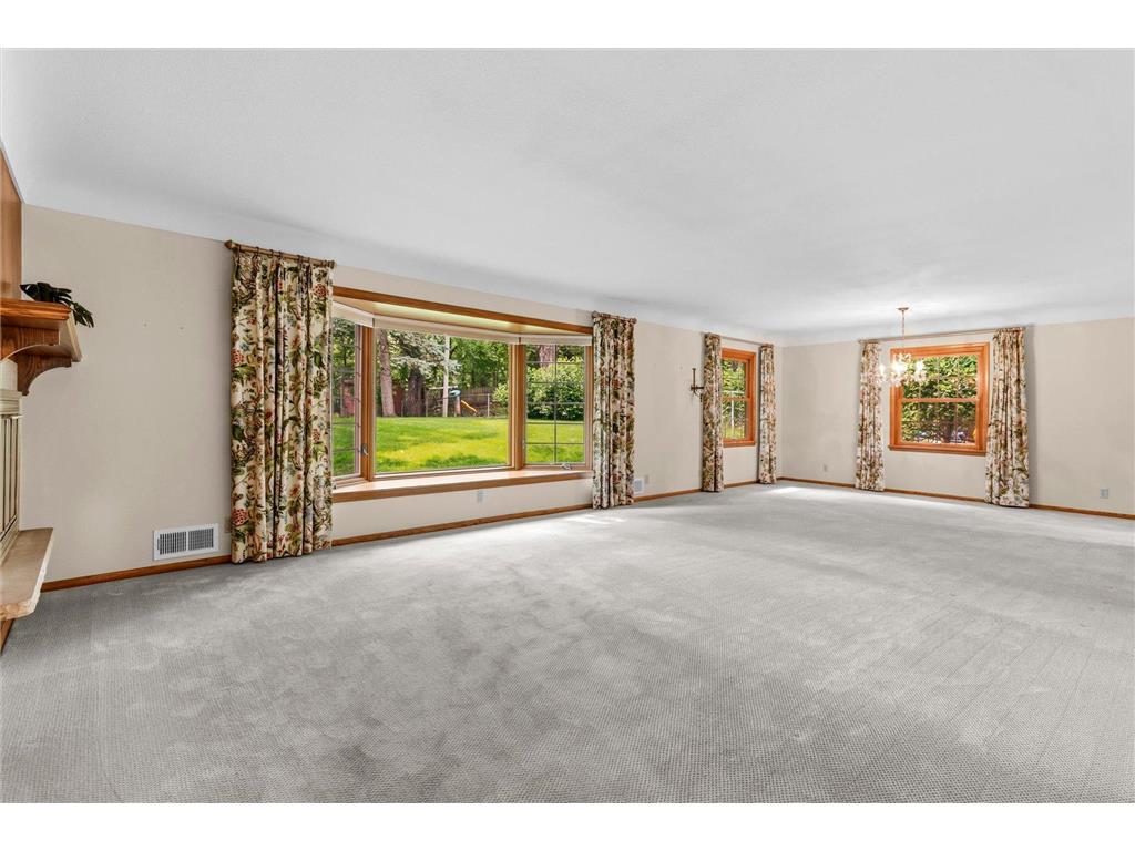 3081 Chatsworth Street N Roseville MN 55113 7027086 image12