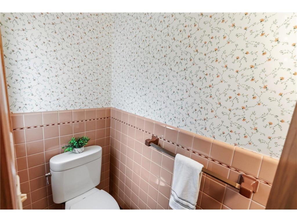 3081 Chatsworth Street N Roseville MN 55113 7027086 image15