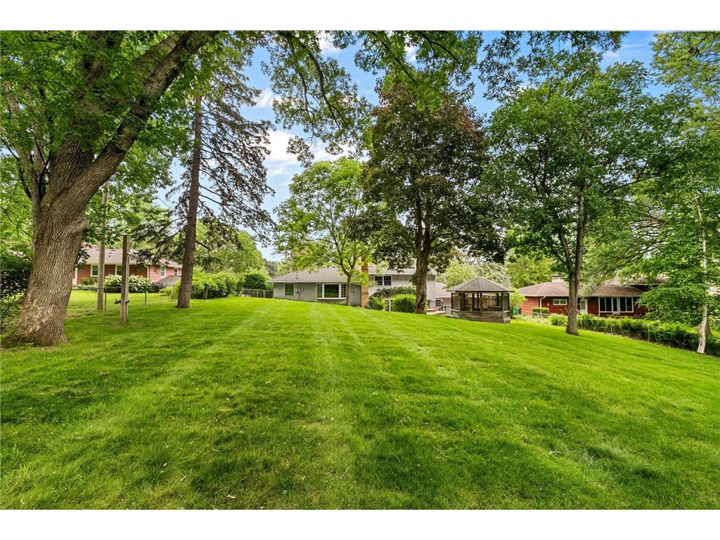 3081 Chatsworth Street N Roseville MN 55113 7027086 image2