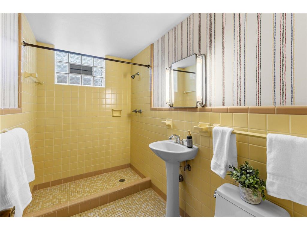 3081 Chatsworth Street N Roseville MN 55113 7027086 image25