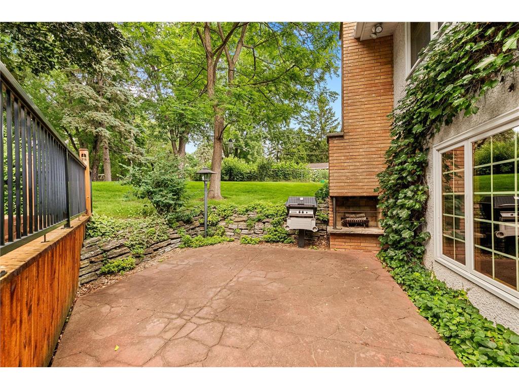 3081 Chatsworth Street N Roseville MN 55113 7027086 image32