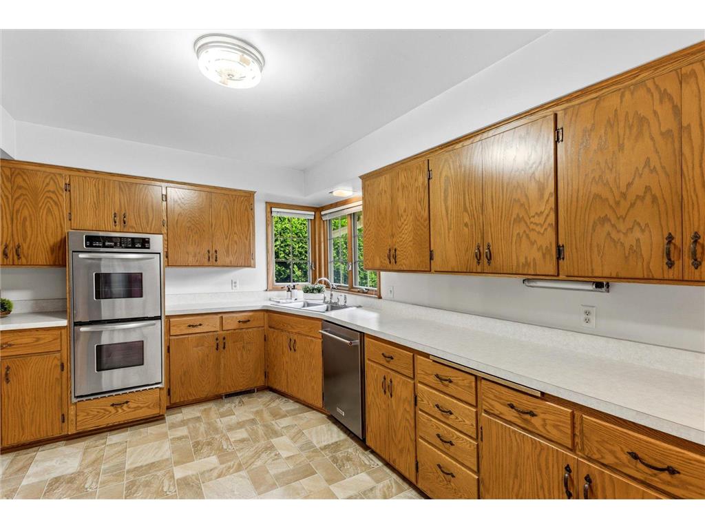 3081 Chatsworth Street N Roseville MN 55113 7027086 image5
