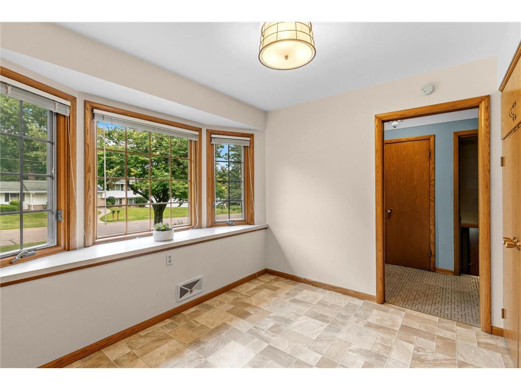 3081 Chatsworth Street N Roseville MN 55113 7027086 image9