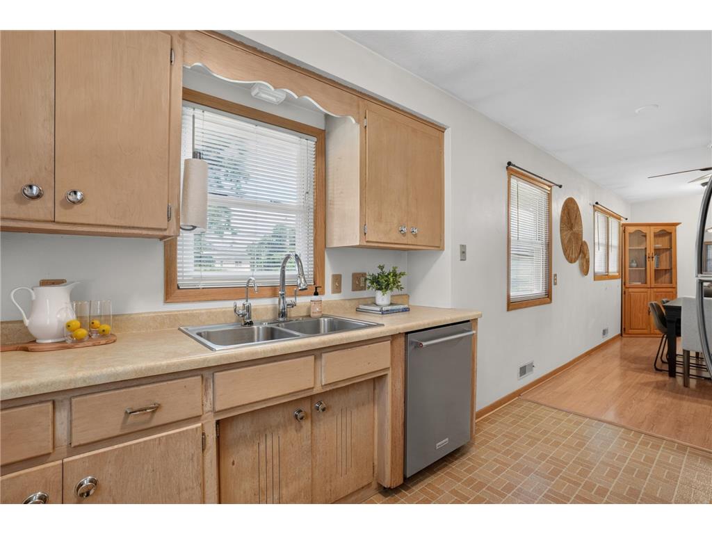 3083 Wilder Street N Roseville MN 55113 7104191 image6