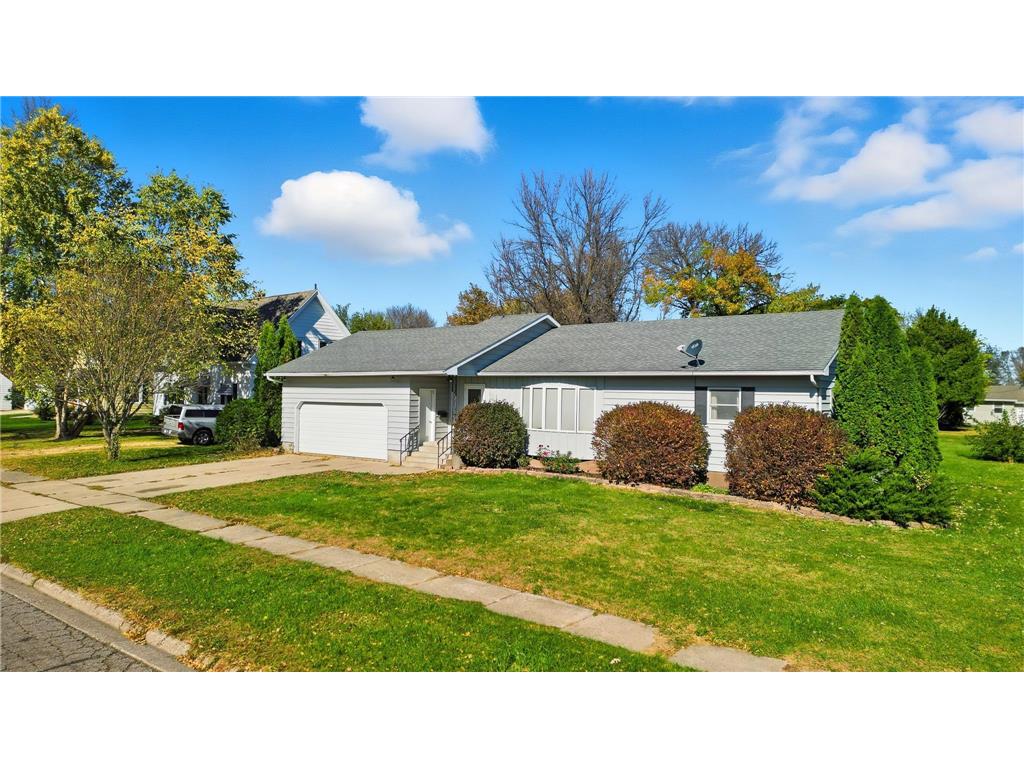 309 E Iowa Street Elmore MN 56027 6809719 image3