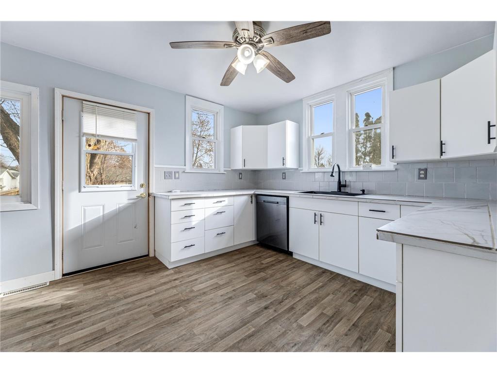 309 E Lincoln Street Caledonia MN 55921 7028758 image7